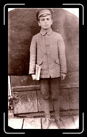 E-Solly Hoffman at Hebrew School in Shavel-2 * 1414 x 2394 * (1.62MB)